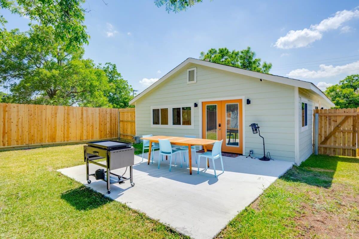 2 Kings Hot Tub Modern Cottage Hill Country Blanco Zewnętrze zdjęcie